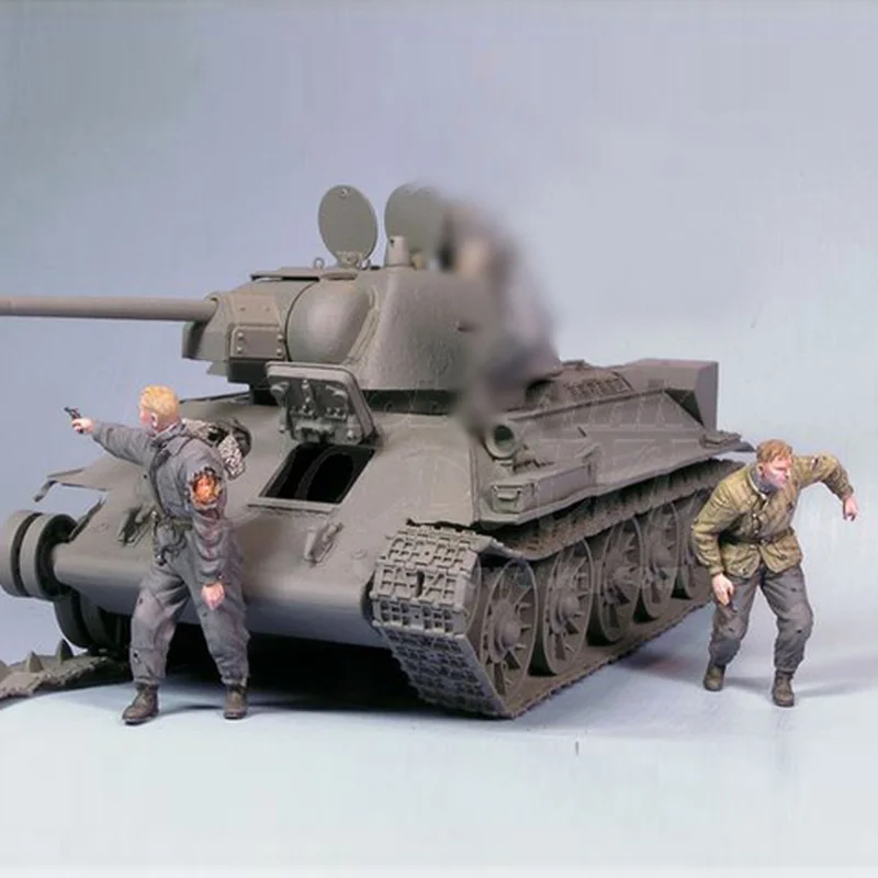 1/35 Rozsahu Die Cast Živice Obrázok Modelu Auta druhej svetovej VOJNY Utiekol Sovietskej Posádky Tanku 2 Osoby Nezmontované Nevyfarbené Micro Scény Layout Obrázok 0